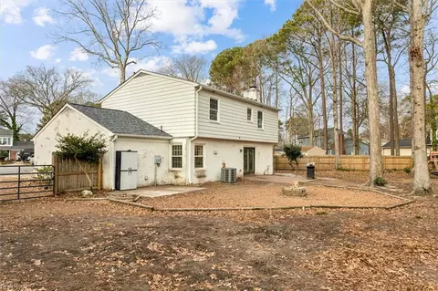 Exterior - 318 Orange Plank Rd, Hampton, VA 23669 photo 11 of 11