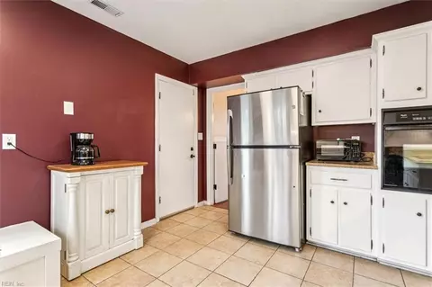 Kitchen - 318 Orange Plank Rd, Hampton, VA 23669 photo 5 of 5