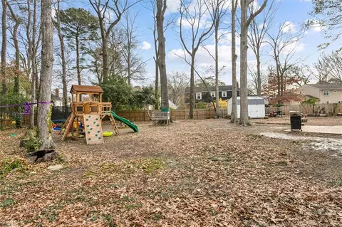 Exterior - 318 Orange Plank Rd, Hampton, VA 23669 photo 7 of 11