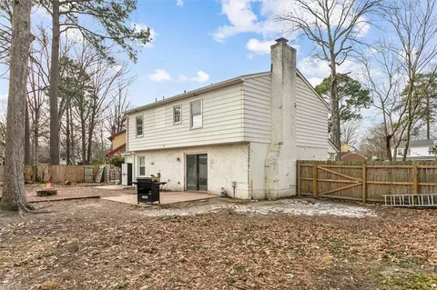 Exterior - 318 Orange Plank Rd, Hampton, VA 23669 photo 9 of 11