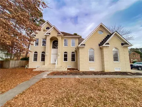 1508 Crystal Lake Dr, Portsmouth, VA 23701