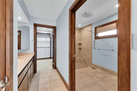 Entry Way - 15 Thimble Shoals Ct, Hampton, VA 23664 photo 5 of 9
