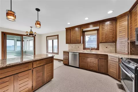 Kitchen - 15 Thimble Shoals Ct, Hampton, VA 23664 photo 2 of 2