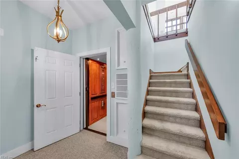 Entry Way - 15 Thimble Shoals Ct, Hampton, VA 23664 photo 6 of 9