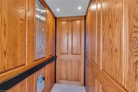 Entry Way - 15 Thimble Shoals Ct, Hampton, VA 23664 photo 1 of 9