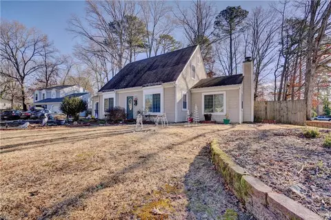 2 Finch Pl, Newport News, VA 23608