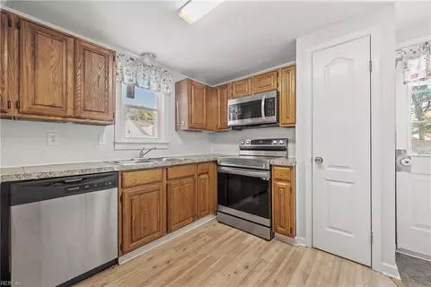7048 Little Peyton Pl, Gloucester, VA 23061 photo 6