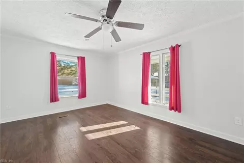 7048 Little Peyton Pl, Gloucester, VA 23061 photo 3