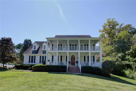 8041 Clubhouse Dr, Suffolk, VA 23433