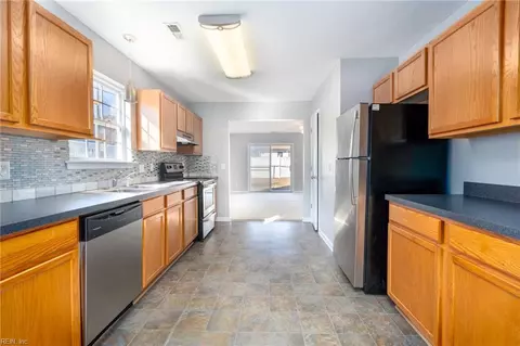 201 Gale Ave, Chesapeake, VA 23323