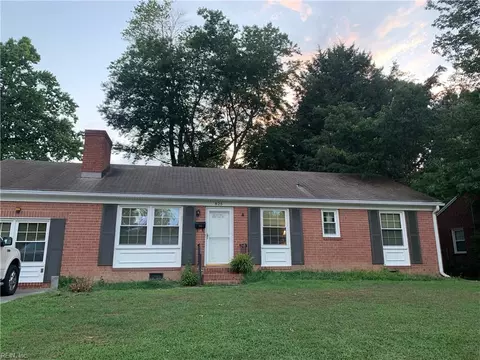 825 Catalina Dr, Newport News, VA 23608