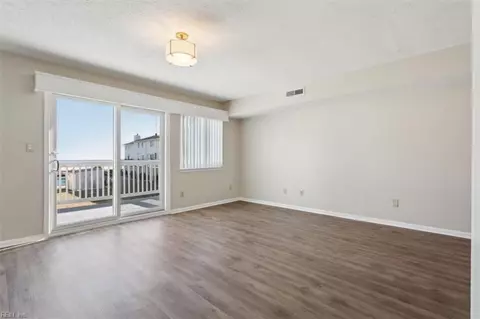 112 N First St, Hampton, VA 23664 photo 6