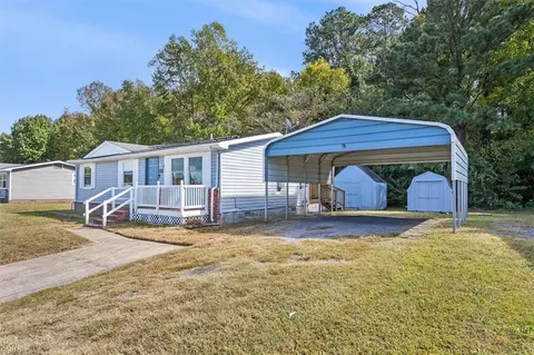 1025 Blythewood Ln, Suffolk, VA 23434