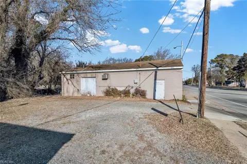 Exterior - 965 N King St, Hampton, VA 23669 photo 1 of 3