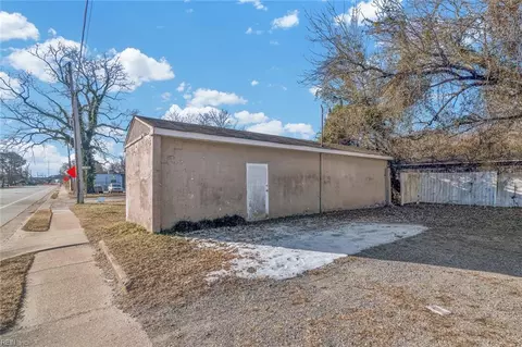 Exterior - 965 N King St, Hampton, VA 23669 photo 2 of 3