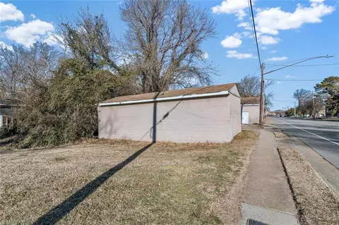 Exterior - 965 N King St, Hampton, VA 23669 photo 3 of 3