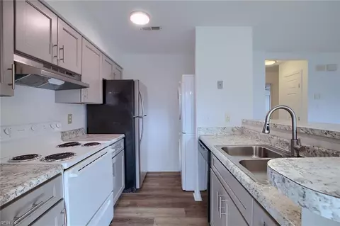 231 Lantana Ln #A, Hampton, VA 23669 photo 6