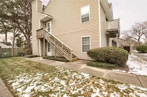 231 Lantana Ln #A, Hampton, VA 23669 photo 2