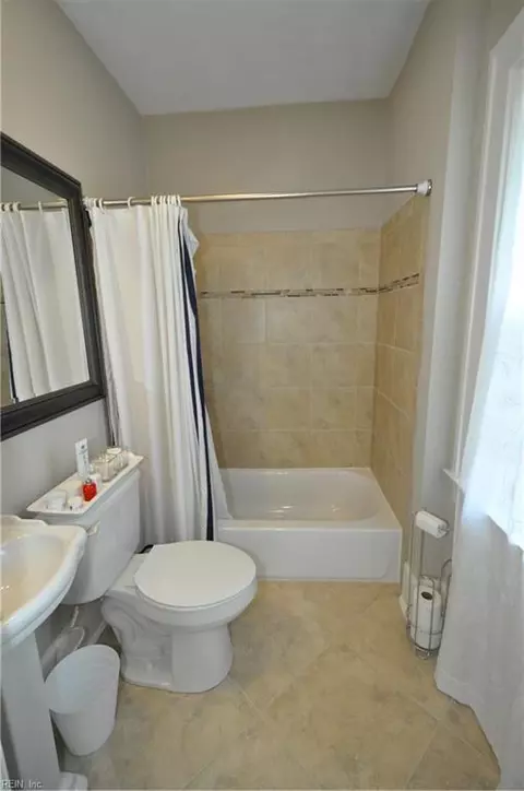135 Hampton Roads Ave, Hampton, VA 23661 photo 17