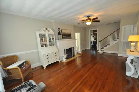 135 Hampton Roads Ave, Hampton, VA 23661 photo 3
