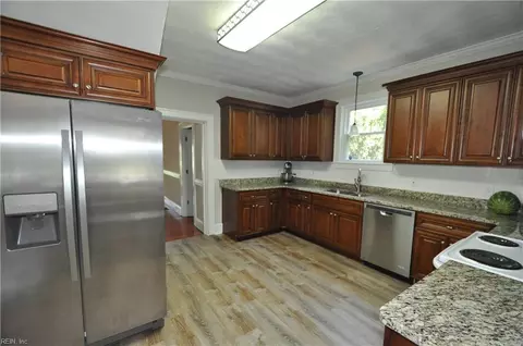 135 Hampton Roads Ave, Hampton, VA 23661 photo 7