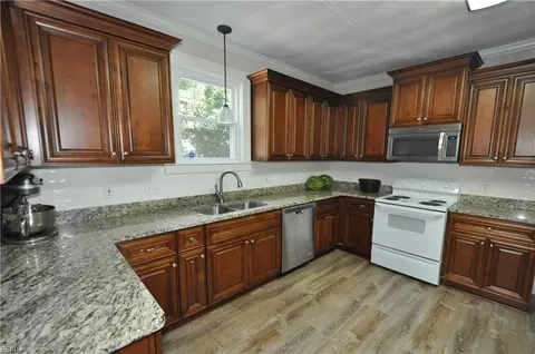 135 Hampton Roads Ave, Hampton, VA 23661 photo 6