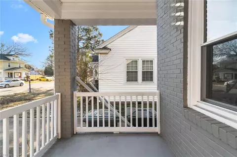 Exterior - 223 Pocahontas Pl, Hampton, VA 23661 photo 5 of 12