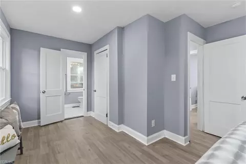 Entry Way - 223 Pocahontas Pl, Hampton, VA 23661 photo 4 of 5