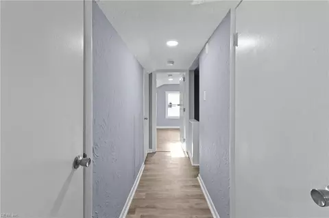 Entry Way - 223 Pocahontas Pl, Hampton, VA 23661 photo 5 of 5