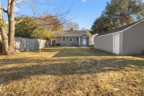 Exterior - 223 Pocahontas Pl, Hampton, VA 23661 photo 10 of 12