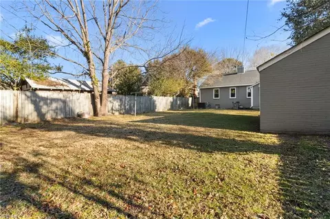 Exterior - 223 Pocahontas Pl, Hampton, VA 23661 photo 11 of 12