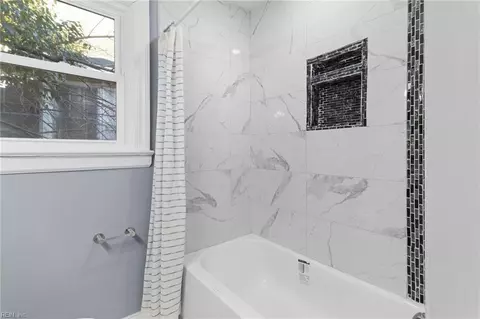 Bath - 223 Pocahontas Pl, Hampton, VA 23661 photo 2 of 4