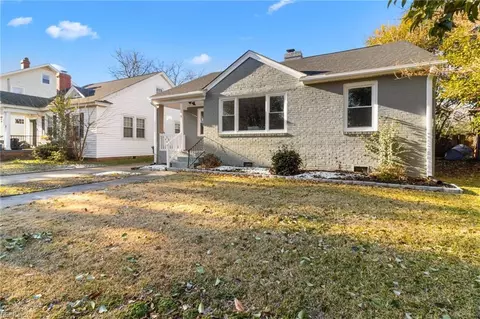 Exterior - 223 Pocahontas Pl, Hampton, VA 23661 photo 2 of 12