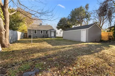 Exterior - 223 Pocahontas Pl, Hampton, VA 23661 photo 9 of 12