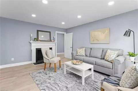 Living - 223 Pocahontas Pl, Hampton, VA 23661 photo 1 of 4