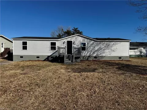 1308 Canary Dr, Virginia Beach, VA 23453