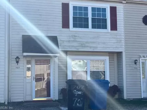 707 Spence Cir, Virginia Beach, VA 23462