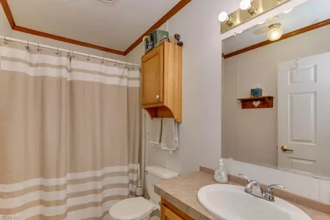 Bath - 9182 Doles Rd, Ivor, VA 23866 photo 3 of 5