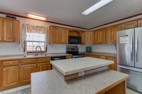 Kitchen - 9182 Doles Rd, Ivor, VA 23866 photo 2 of 4