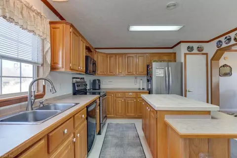 Kitchen - 9182 Doles Rd, Ivor, VA 23866 photo 4 of 4