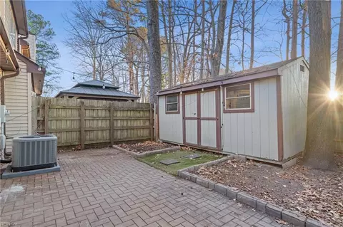 Exterior - 10 Covenant Ct, Hampton, VA 23666 photo 3 of 3