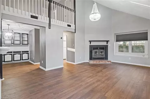 Living - 10 Covenant Ct, Hampton, VA 23666 photo 2 of 3