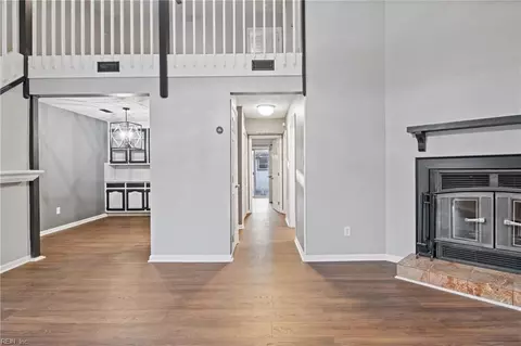Entry Way - 10 Covenant Ct, Hampton, VA 23666 photo 2 of 6