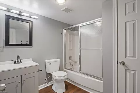 Bath - 10 Covenant Ct, Hampton, VA 23666 photo 1 of 3