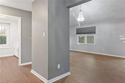Entry Way - 10 Covenant Ct, Hampton, VA 23666 photo 5 of 6