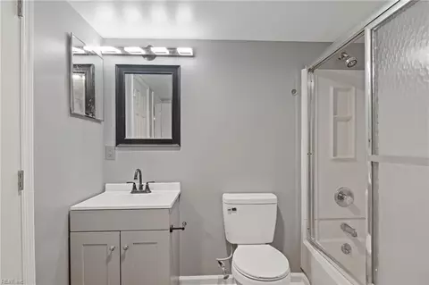 Bath - 10 Covenant Ct, Hampton, VA 23666 photo 2 of 3