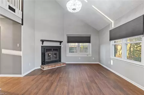 Living - 10 Covenant Ct, Hampton, VA 23666 photo 1 of 3