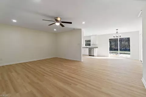809 Colony Manor Rd, Chesapeake, VA 23321 photo 6