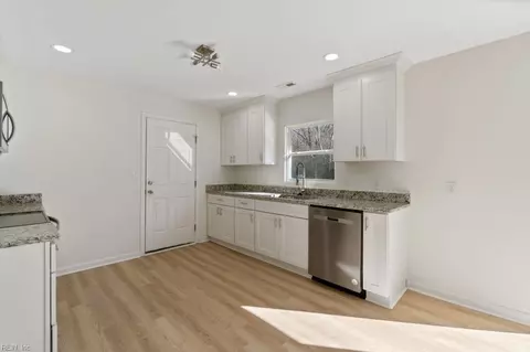 809 Colony Manor Rd, Chesapeake, VA 23321 photo 9