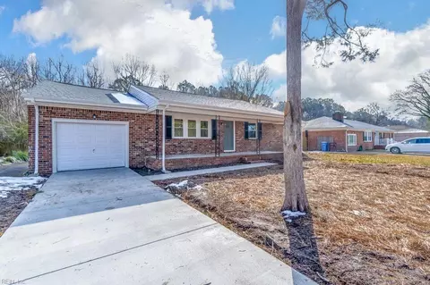 809 Colony Manor Rd, Chesapeake, VA 23321 photo 2